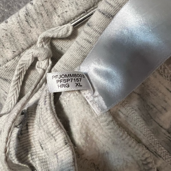 Calvin Klein sweats - Picture 3 of 3